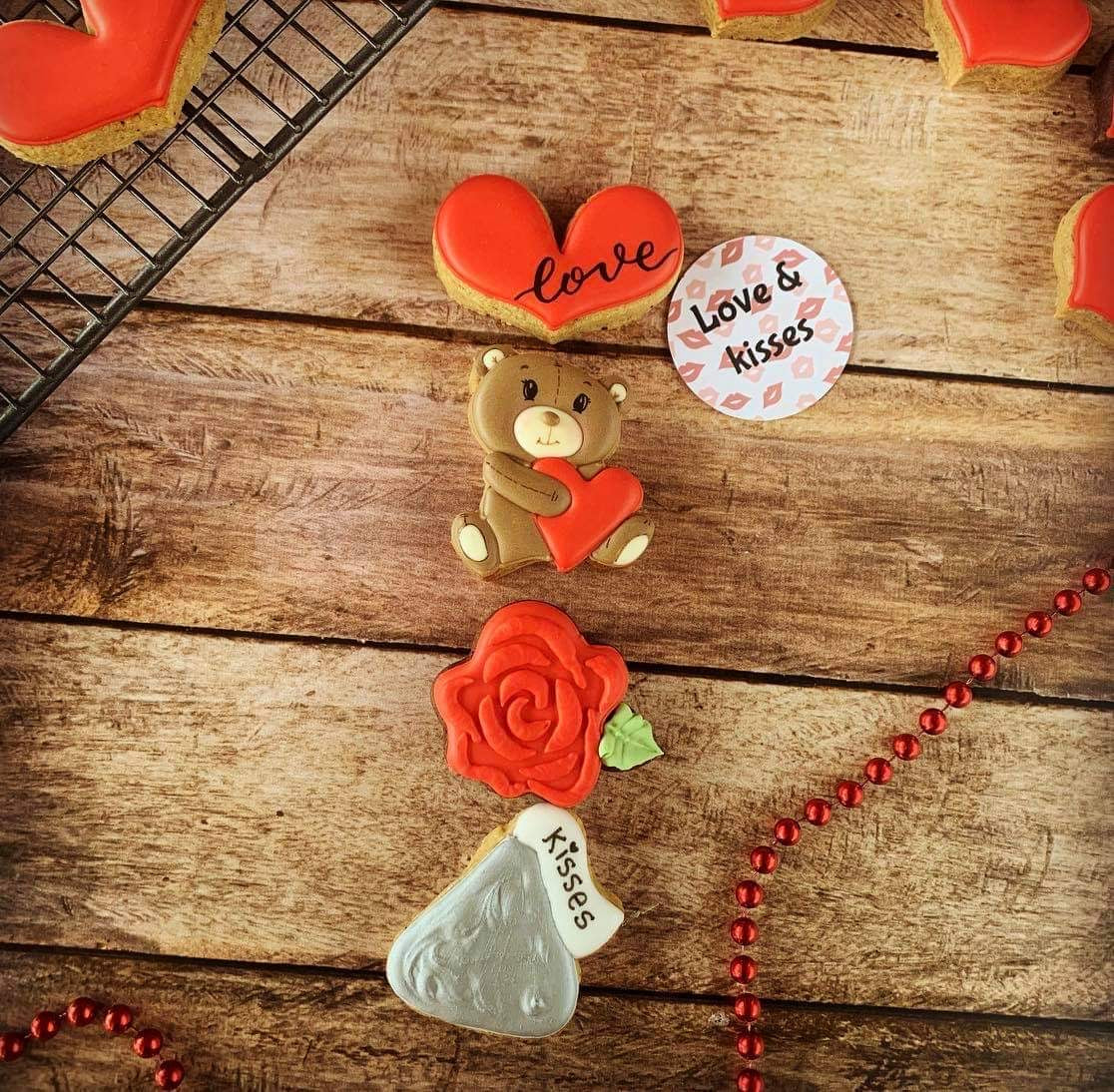 Very Vero Sweets by Design - Valentine Chocolate Kiss Cookie Cutter